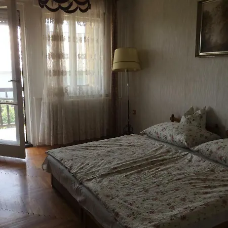 Roza Apartmanhaz 公寓