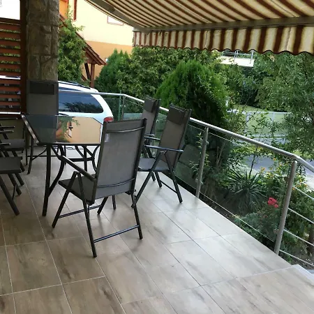 Roza Apartmanhaz 公寓