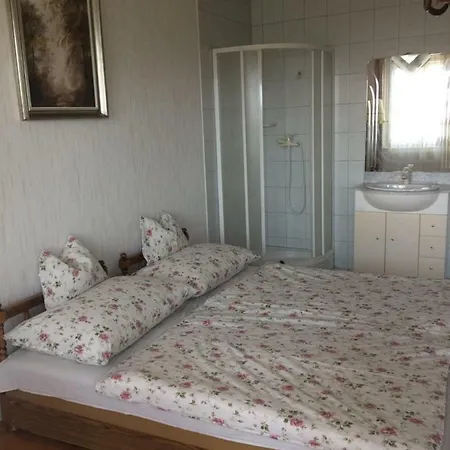 Roza Apartmanhaz