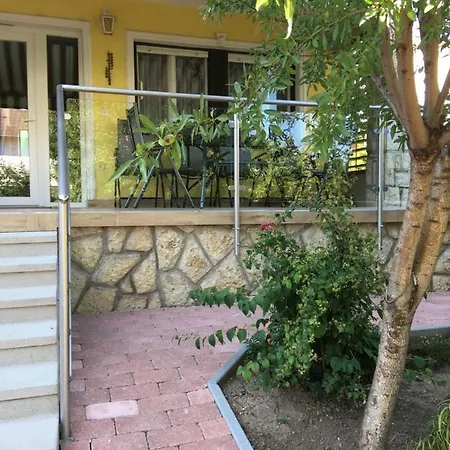 Roza Apartmanhaz