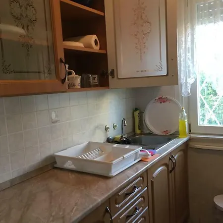 Roza Apartmanhaz 公寓 巴拉顿菲赖德