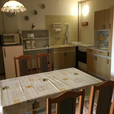 Roza Apartmanhaz 巴拉顿菲赖德
