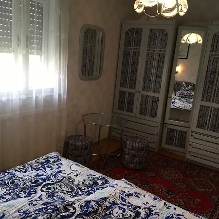 Roza Apartmanhaz 公寓 *
