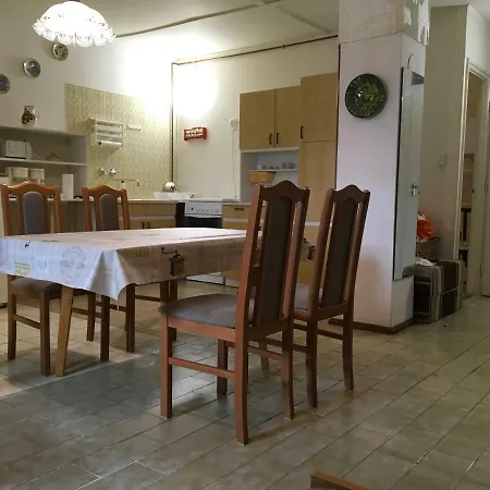 Roza Apartmanhaz 公寓 *